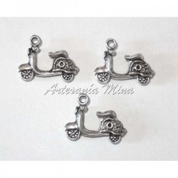 Colgante moto vespa 15 x 14 mm